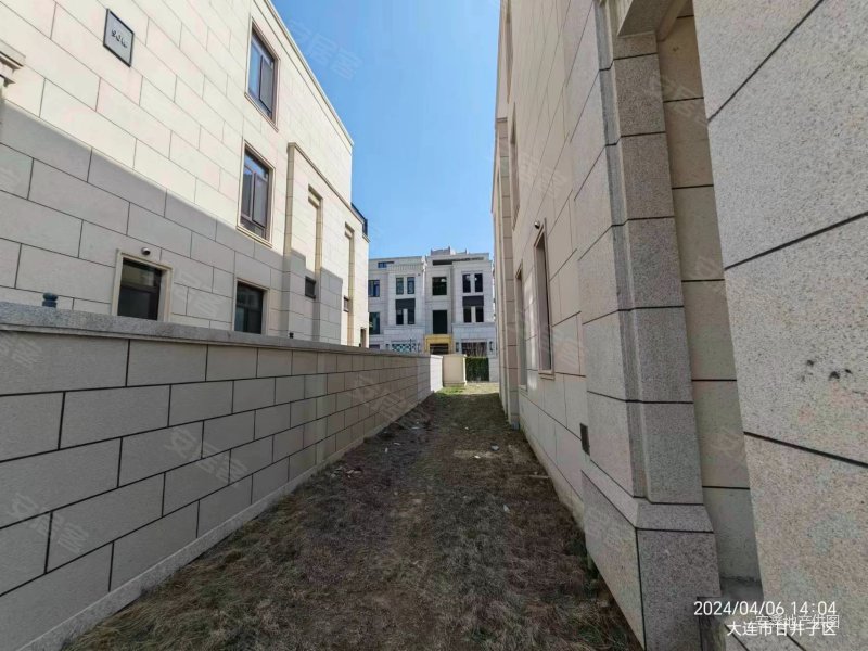 大华诺斐墅地上三层地下一层大院子带车库买房3000