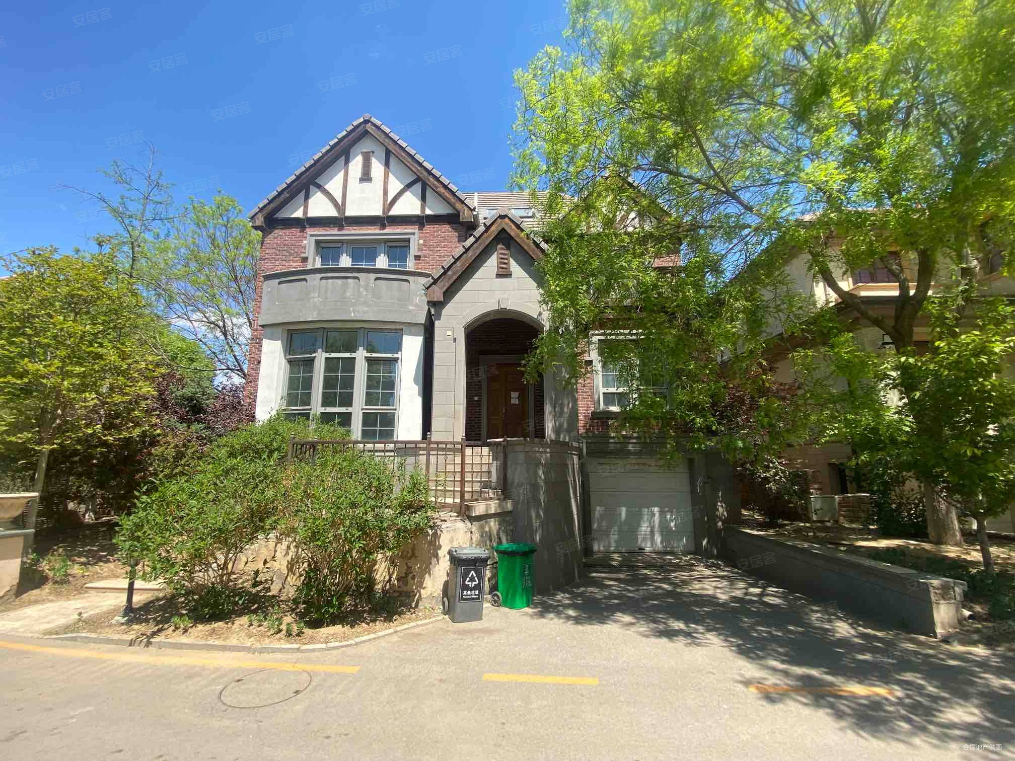 蓝岸丽舍英式独栋边户带车库南北通透餐厅挑空