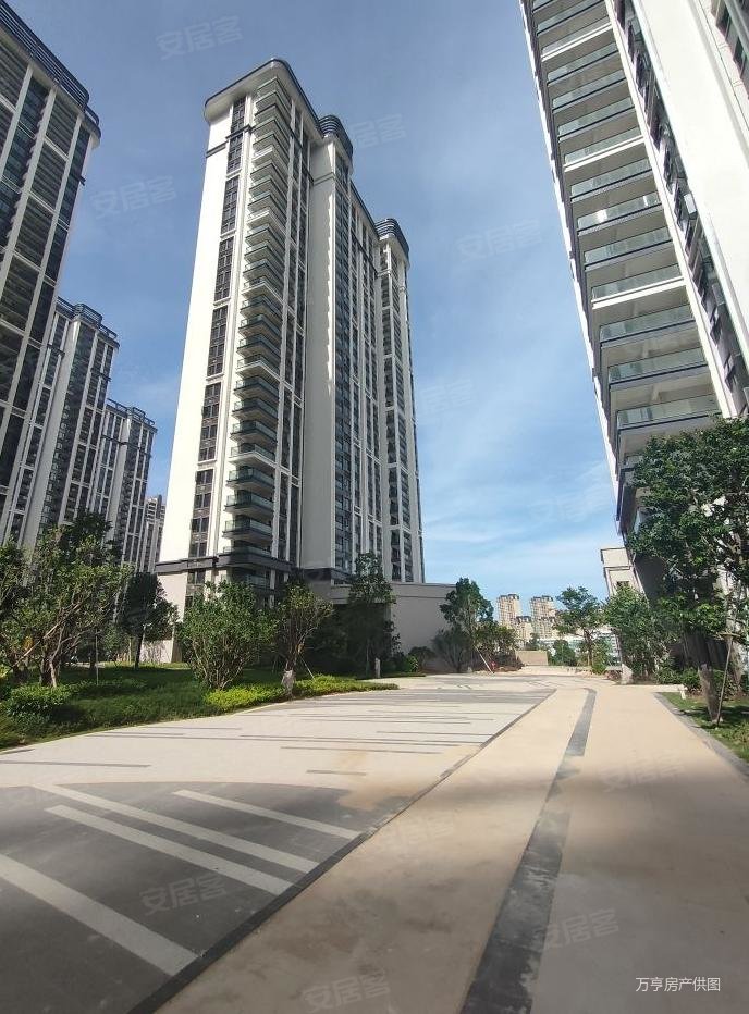 海璟天翡3室2厅2卫108.54㎡南北165万