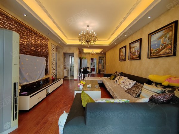 自贡自流井南湖南湖郡南湖郡东区 3室2厅1卫 电梯房 101平 精装修出租