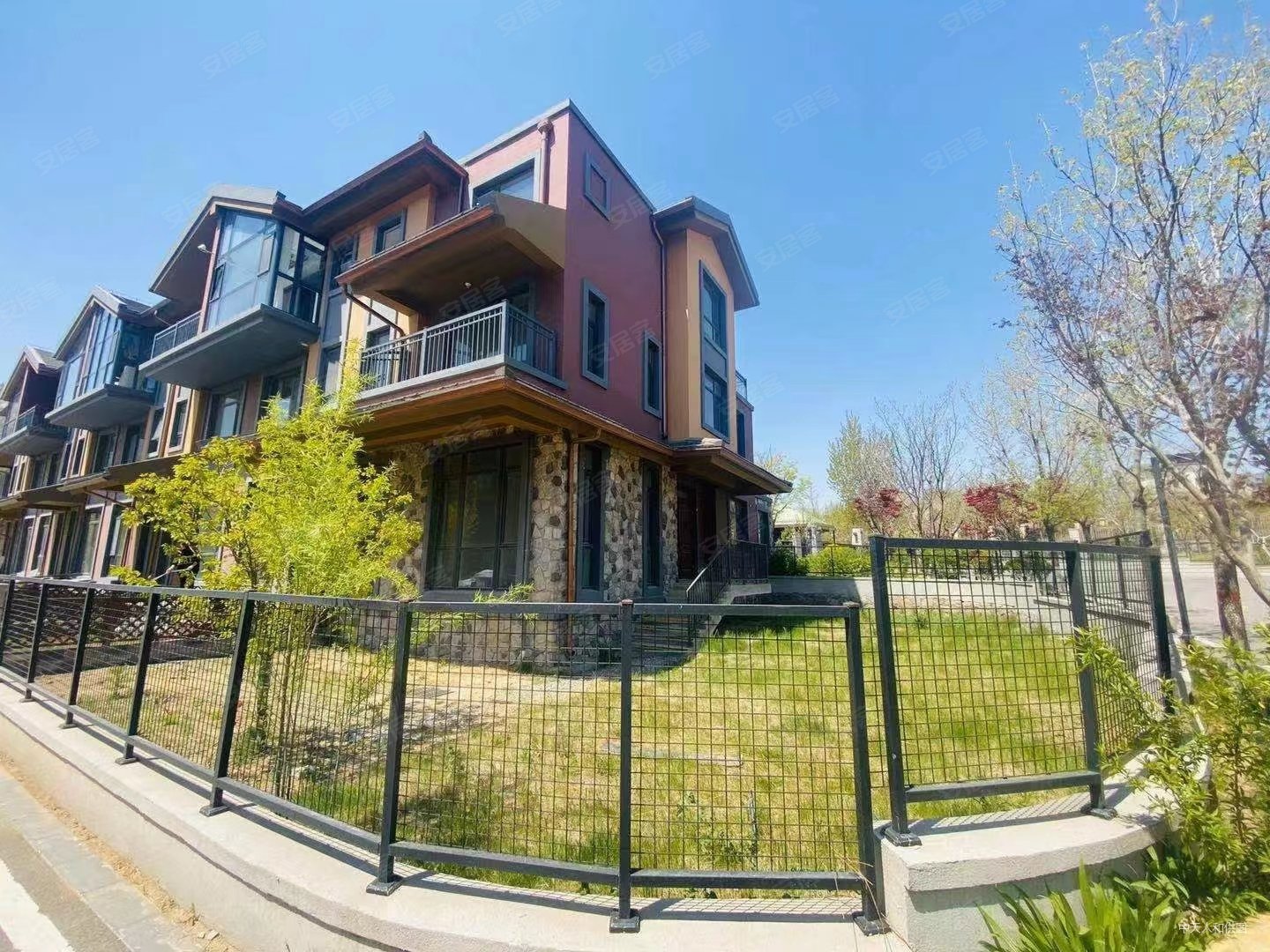 万科青岛小镇(四期东区林溪别墅)4室2厅4卫213.12㎡南北688万