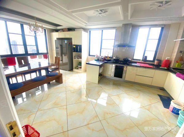 大五房豪装大平层中央空调地暖大厨房,九方城天玺二手房,650万,5室2厅