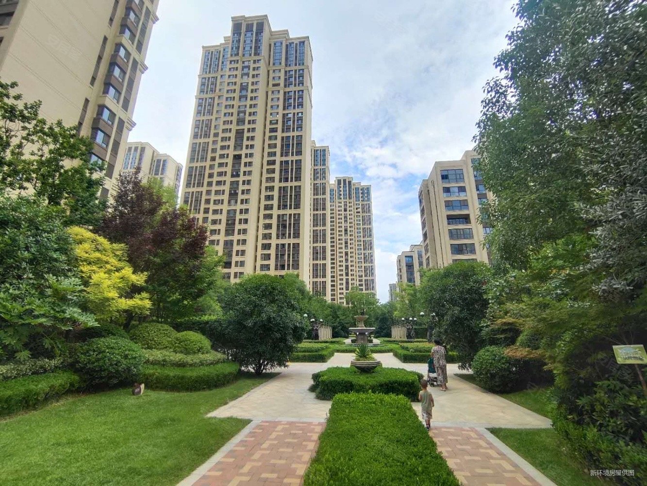 曲江华著中城欧式装修四室南北双阳台正向南北通透二小一中