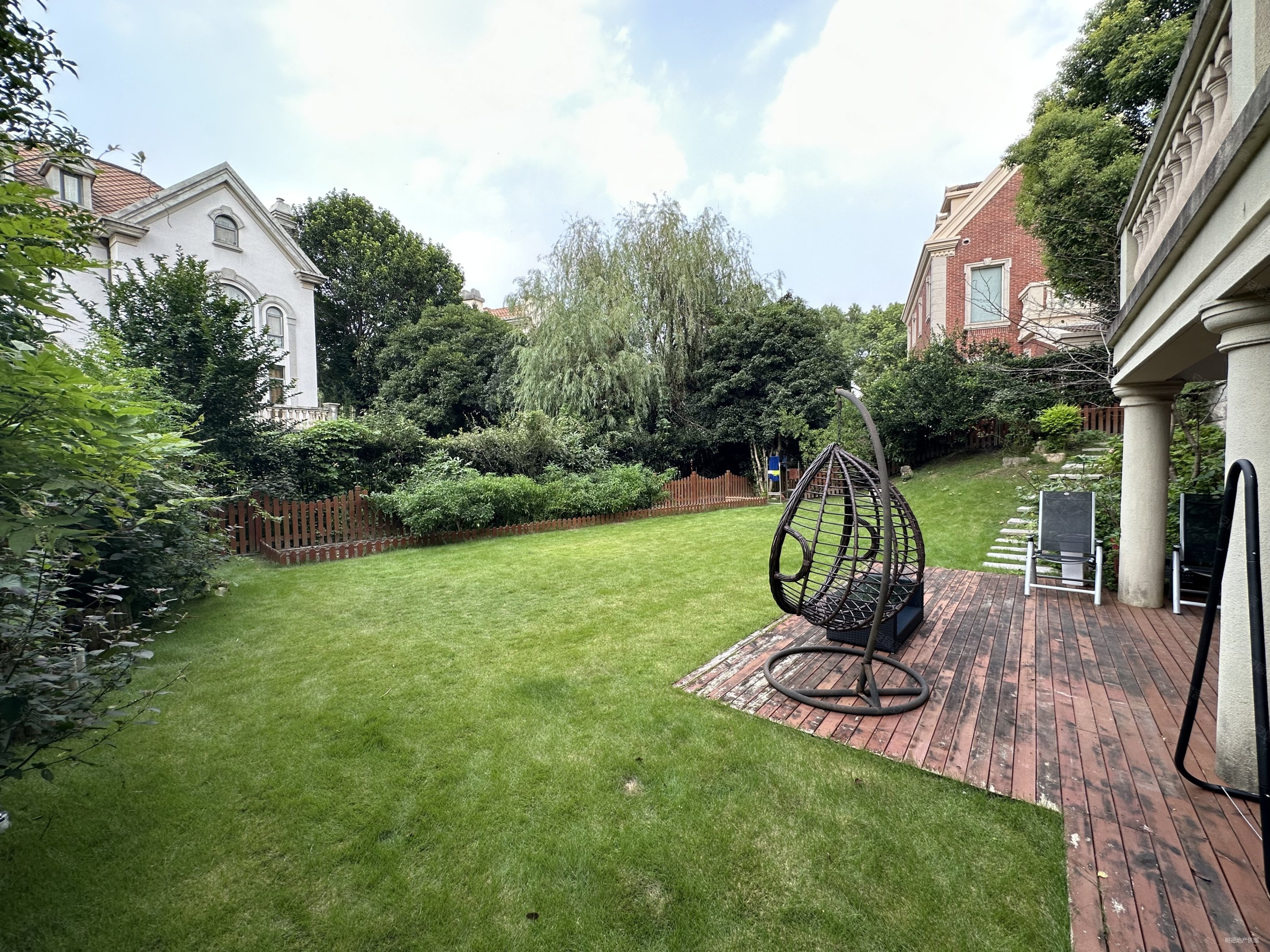 云间绿大地(别墅)5室2厅3卫325㎡南8500万