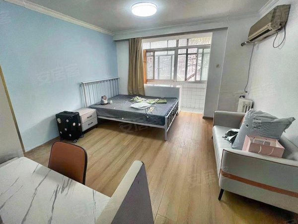 北京海淀五道口展春园小区五道口 地质大學旁家属 展春园小区主卧阳台