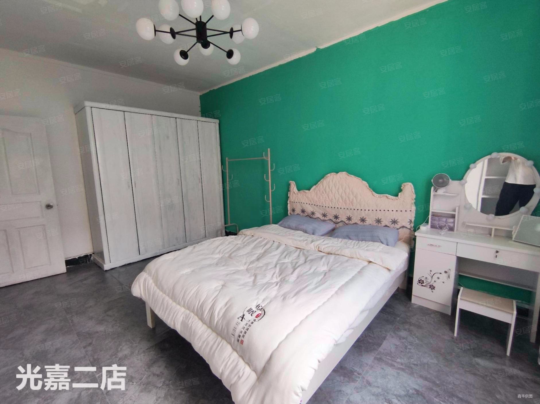 新枫公馆 南北通透 中间楼层采光好 出行方便 集中供暖