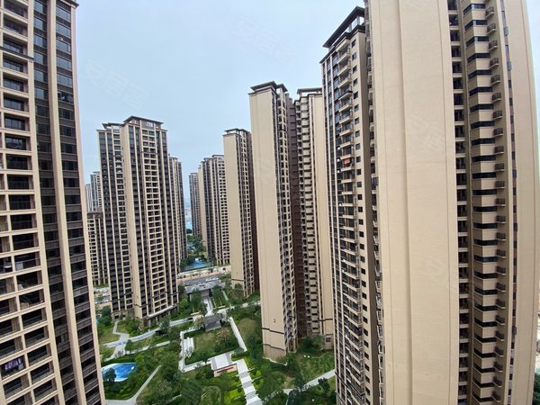 河源源城高新区龙光城龙光城大量 3室1000元 带二张床 热水已通出租