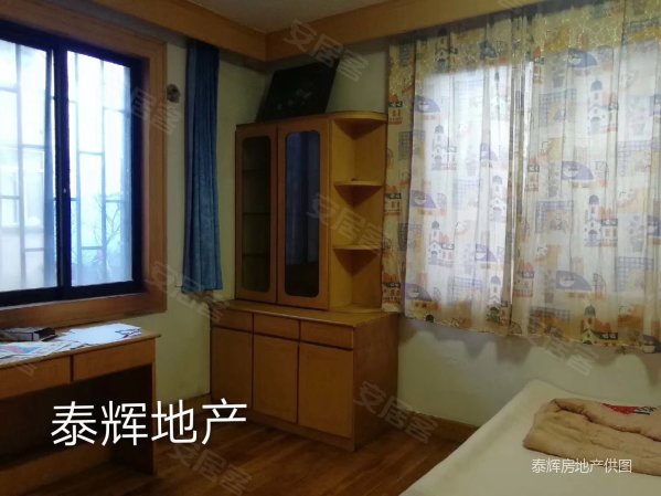 望亭大街 老邮政后面 使用面积80平三房 带自库