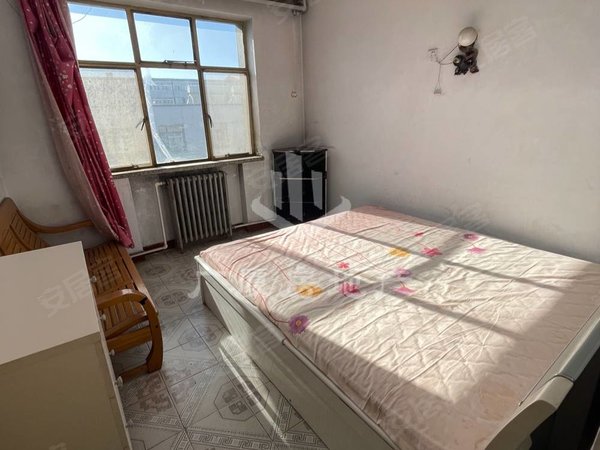 迁安城区迁安城区常青小区常青80平三居室紧邻学校,设施齐全拎包入住