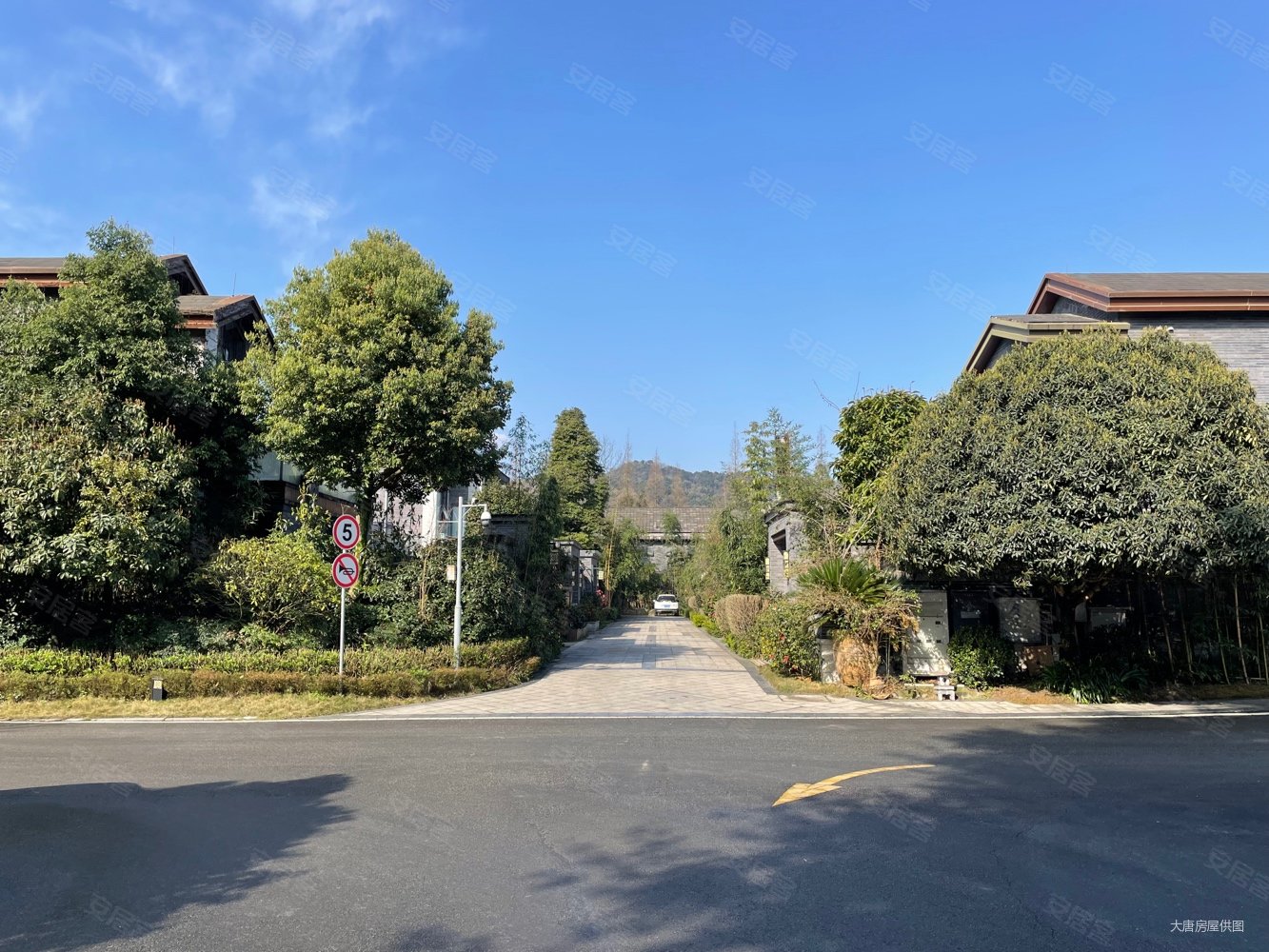 中式别墅 精装全带 拎包入住 套三双卫 带私家花园 巴适得很,青城鉴山