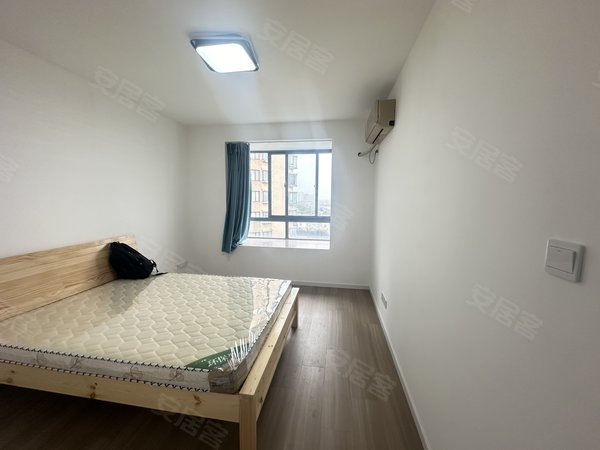 上海松江九亭紫金花园(公寓住宅)紫金花园 全新装修 飞机户型 家具全