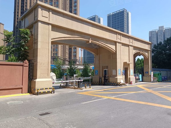 西安未央三桥华宇凤凰城三桥地铁口  华宇凤凰城  近万象城 两室两厅