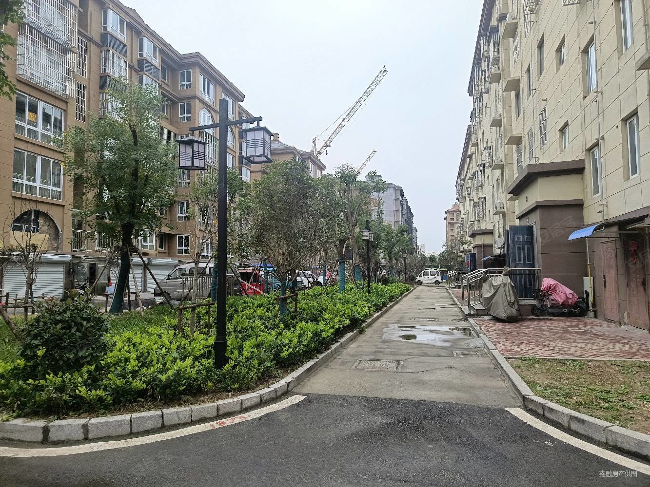 急售幸福小区三期多层四楼108平方三室两厅一卫精装修25万