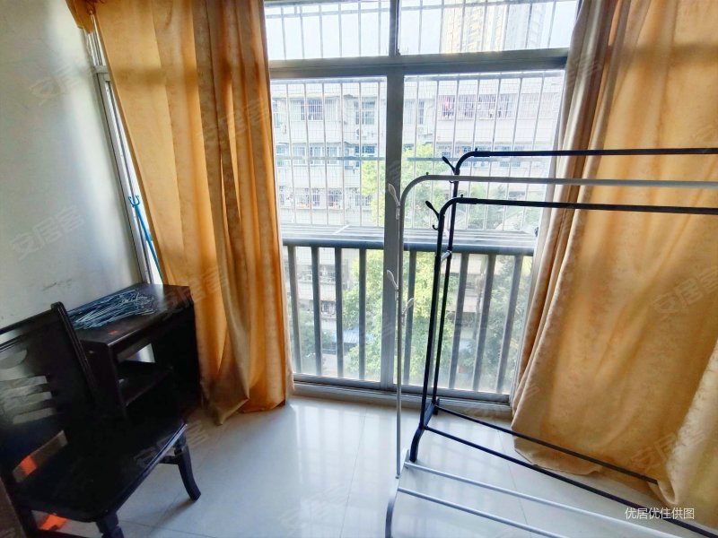 商品住宅 商业配套成熟 交通便利 南北通透 近医院 临地铁,万宇苑小区