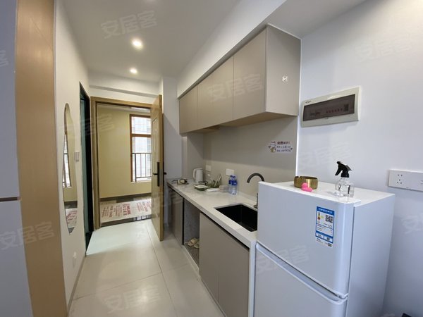 江门蓬江义乌广场岭南印象双龙地段，岭南印象公寓，11楼，有阳台，温馨装修，家电齐全，出租房源真实图片