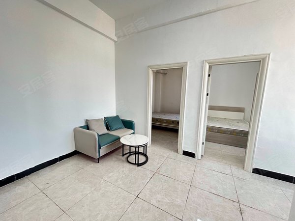 厦门同安工业集中区潘涂村潘涂丁字街旁 带大阳台的两房一厅 精装修