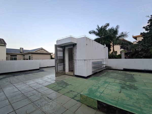 深圳布吉布吉街莲花山庄别墅莲花山庄别墅出租    总共两层半五个房间