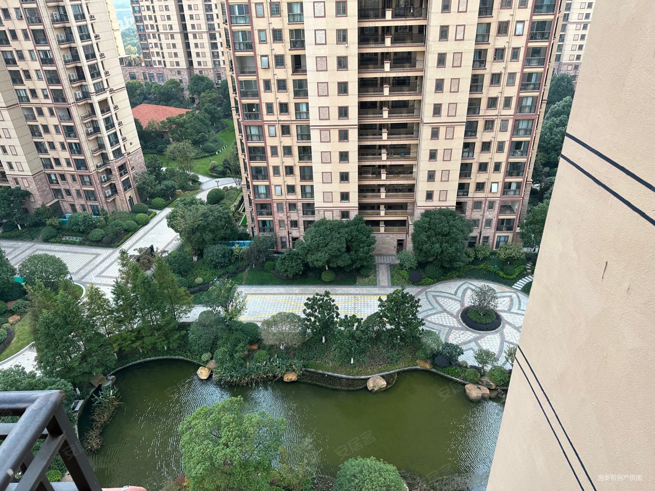 汇金新城位置中间楼层143平加车位报价228万