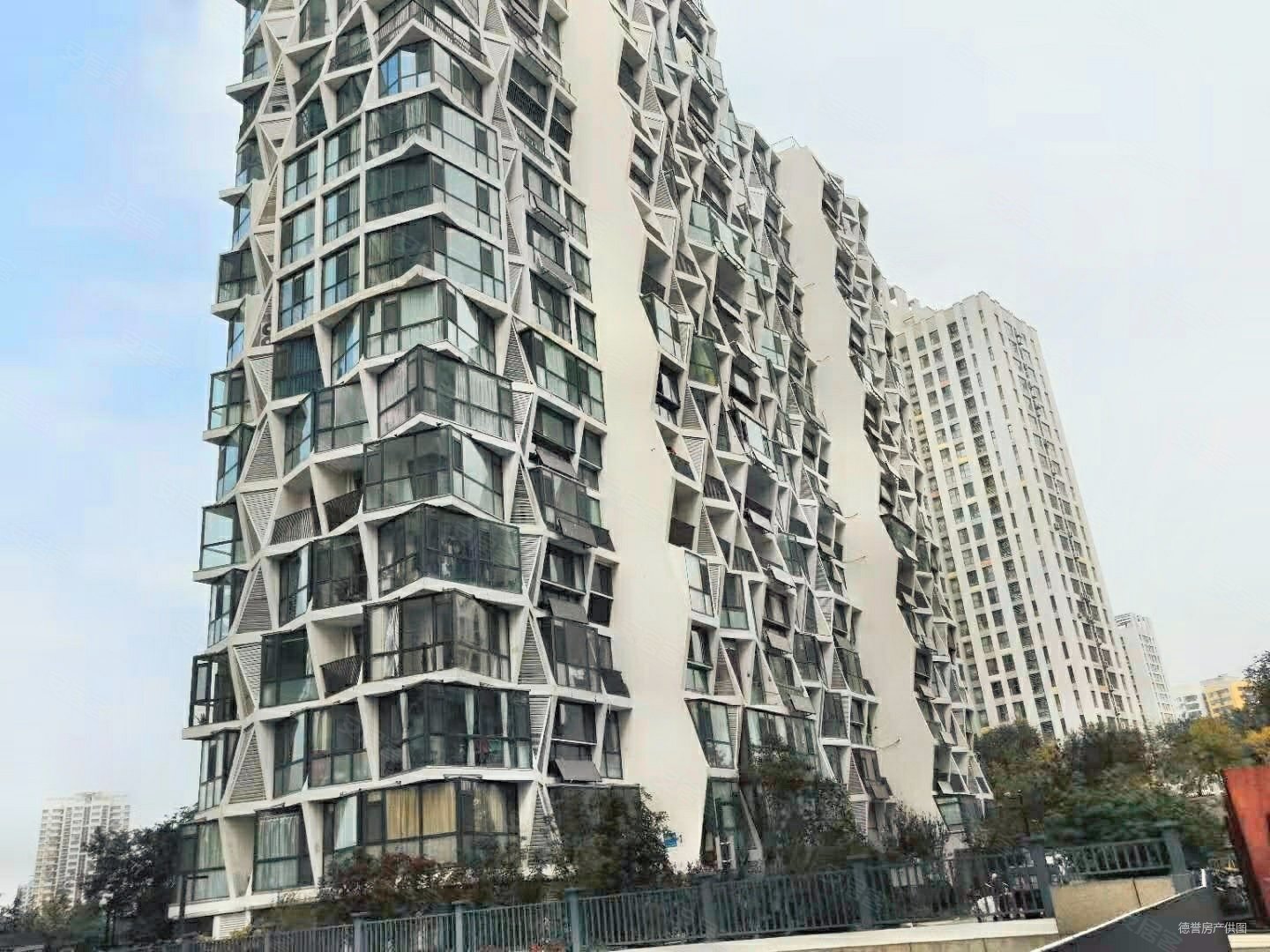 阳光100国际新城t区3室2厅2卫141.49㎡南北170万