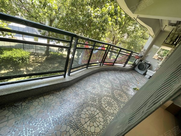 泉州南安南安市区名都城名都城精装三房靠近大门口出租1700包物业出租