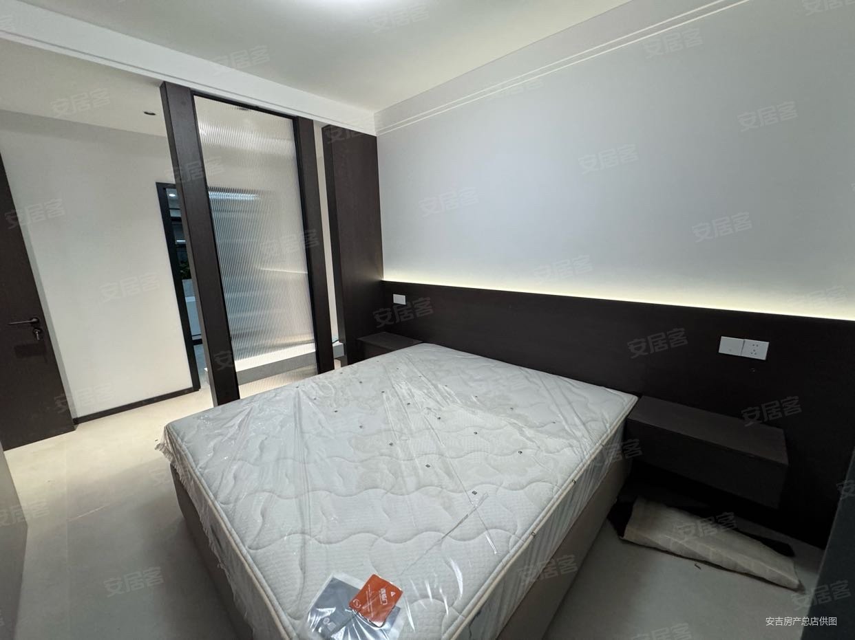 欧洲城桃花源3室2厅2卫104㎡南83.5万