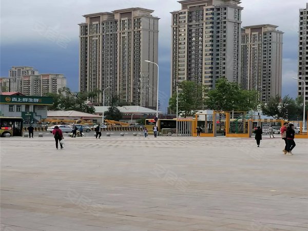 哈尔滨香坊幸福永泰城永泰万达商圈德强陪读房精装两室1500每月拎包