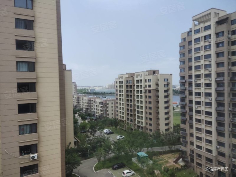 威海市初村镇职业学院旁蓝波湾小区精装修3室2厅1卫出售