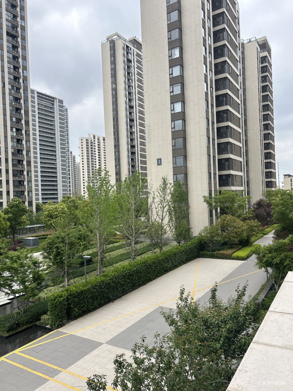 四季和鸣雅苑,地铁口三房,仁恒物业,全新中央空调带地暖,可谈