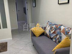 丹东元宝金地广场女人街附近 电梯4楼 精装二室 包取暖物业宽带 有空调拎包住出租房源真实图片