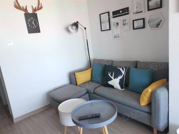 津淮街中骏广场精装复式两房 简欧风 房子干净温馨 租