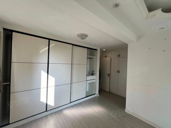 昆明盘龙昙华寺片区瀚林澜山金马汽车广场!