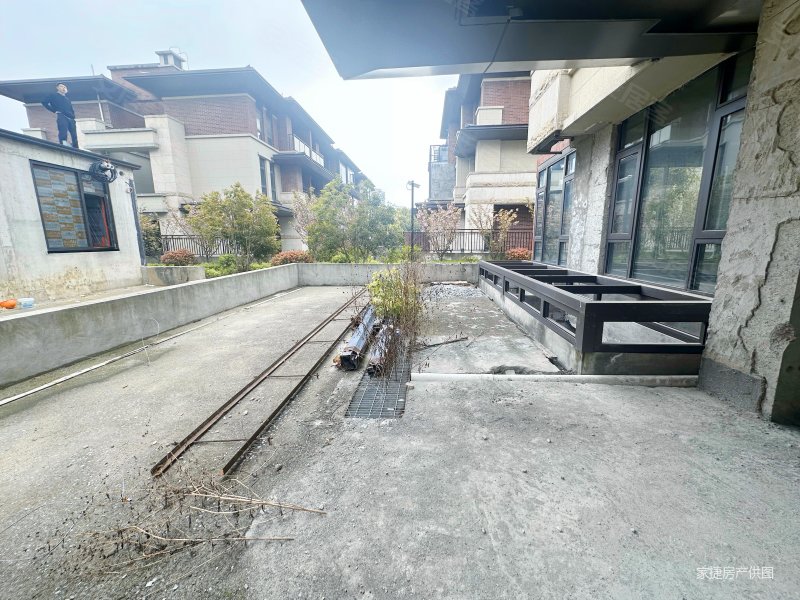 中航樾公馆别墅小区绿化高小区新商品住宅电梯房