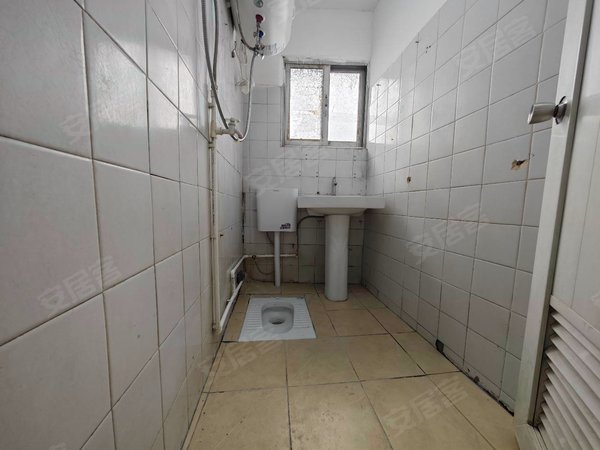 深圳福田华强北桑达小区华强北市场旁,2房价格5字头,可宿舍办公出租