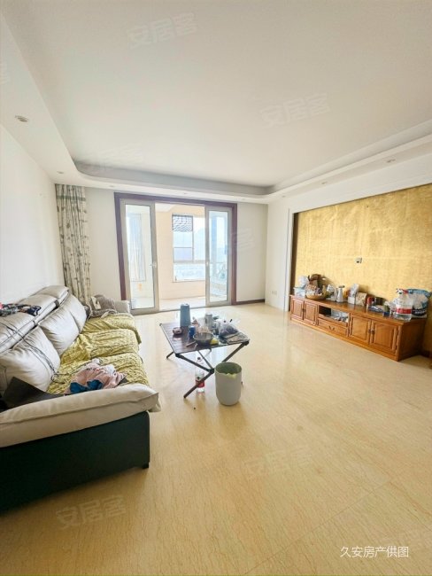 东湖公馆景观房  排边套188平3室2厅2卫中装当毛胚卖