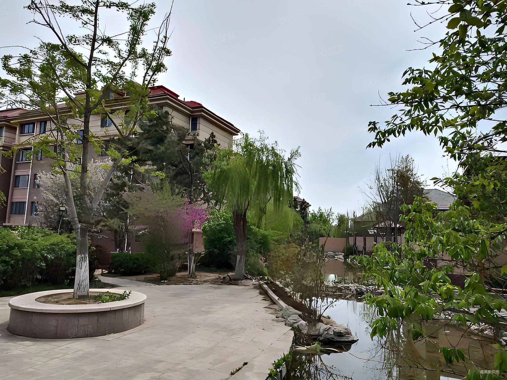 水岸豪庭4楼82平带车位储藏室658万看好价格可议