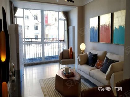 四室户型落地窗 1b1e4f560bb9e7ad3cd9e8d9a8383010-420x315c.jpg