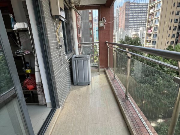 深圳龙岗南联运河蓝湾客厅双阳台 南北通透 拎包入住 看山景 住家安静