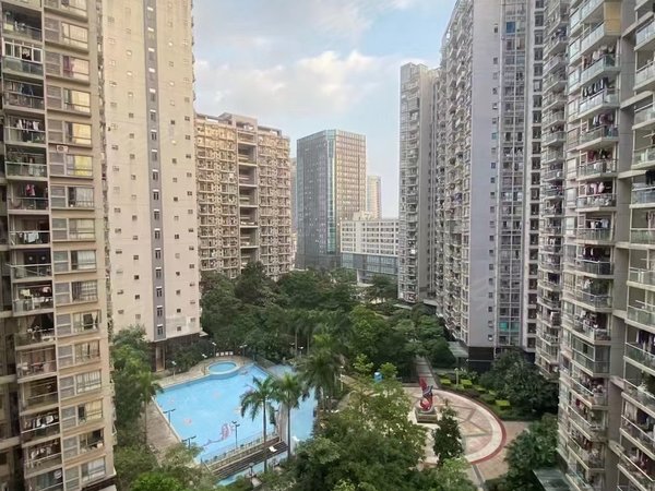 【多图】华南西苑,平湖租房,华南西苑精装三房出租,小区环境优美,出门