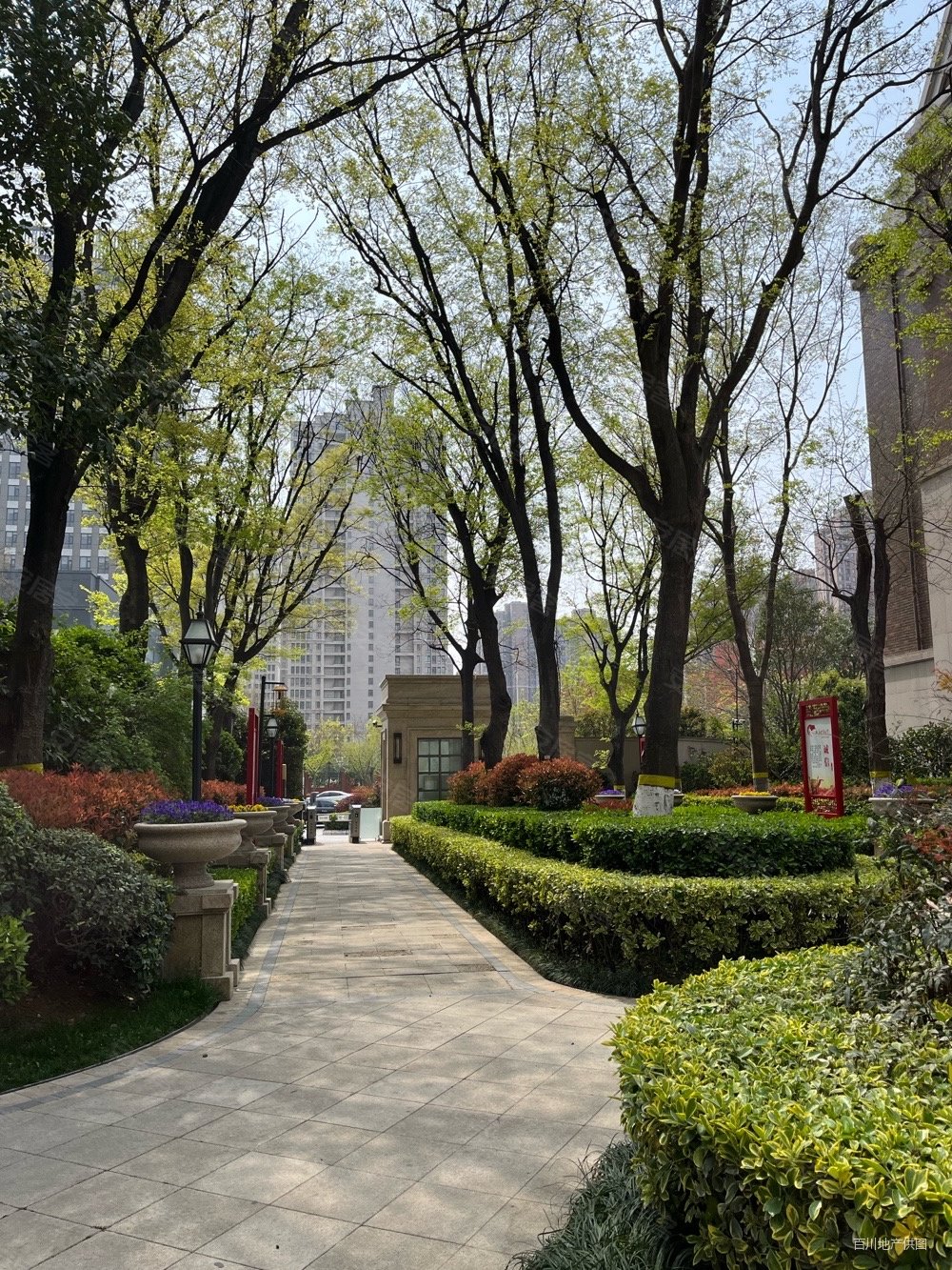 海马壹号公馆真实有效送储藏间小区中间位置管家物业