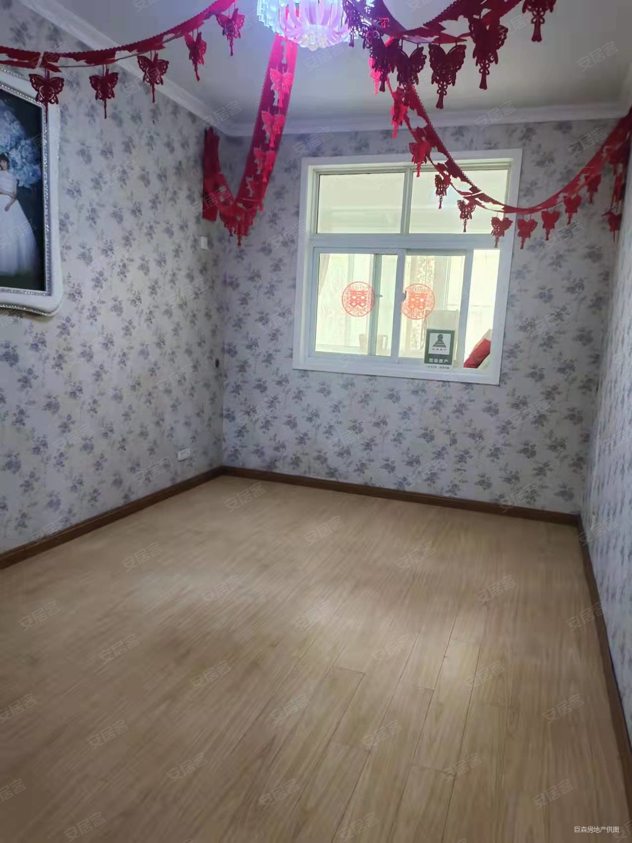 急售西苑小区附近惠泽园多层大三室有暖2楼