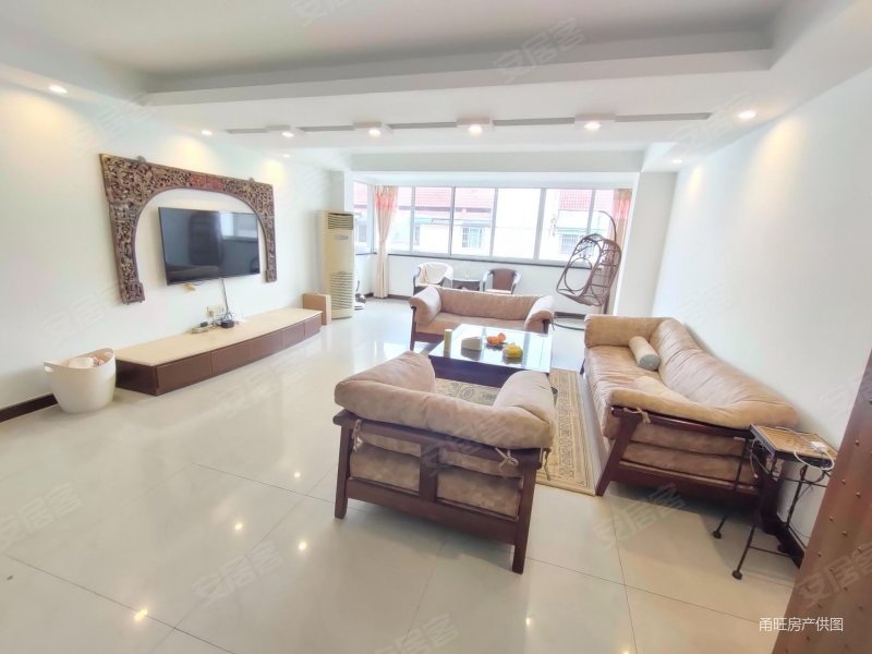 精装修 近地铁 南北通透 停车方便 高楼层采光充足 产权清晰,金鼎花园