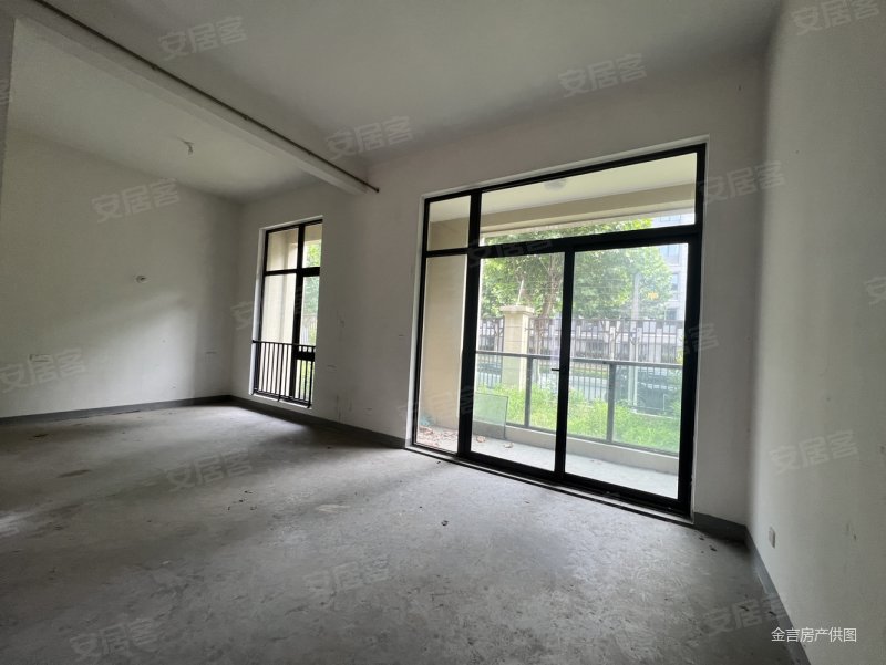 镜湖龙茂府排屋鲁小花园40方地下室100方送车位