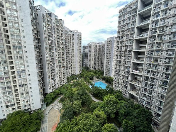 【多图】华南西苑,平湖租房,华南西苑精装三房出租,小区环境优美,出门