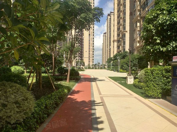 南宁良庆良庆周边路桥锦绣新城医科大肿瘤医院旁 仅租2500一个月 家电