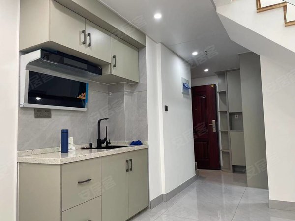 绍兴诸暨诸暨市区诸暨宝龙广场宝龙广场楼上,宝龙公寓loft,地下室直通