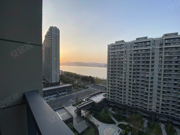 杭州滨江四桥南闻涛诚苑闻涛诚苑近六号地铁口 高新实验学校 一线江景