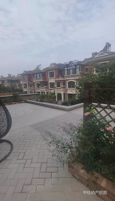 国华东方美郡(别墅)7室2厅3卫284.64㎡南北1400万