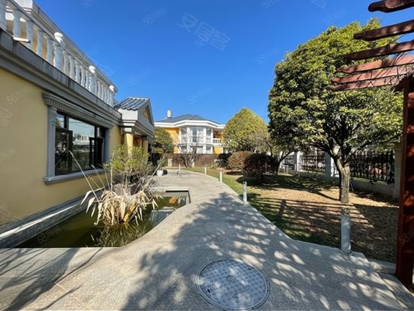 昆明西山滇池度假区金家大院滇池边大独栋别墅豪装带400平花园可停六