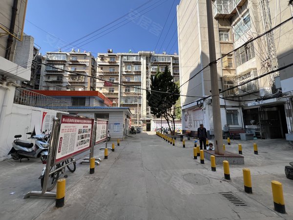 昆明西山金碧片区工人新村昆华医院 弥勒寺地铁站旁两室带全家具家电