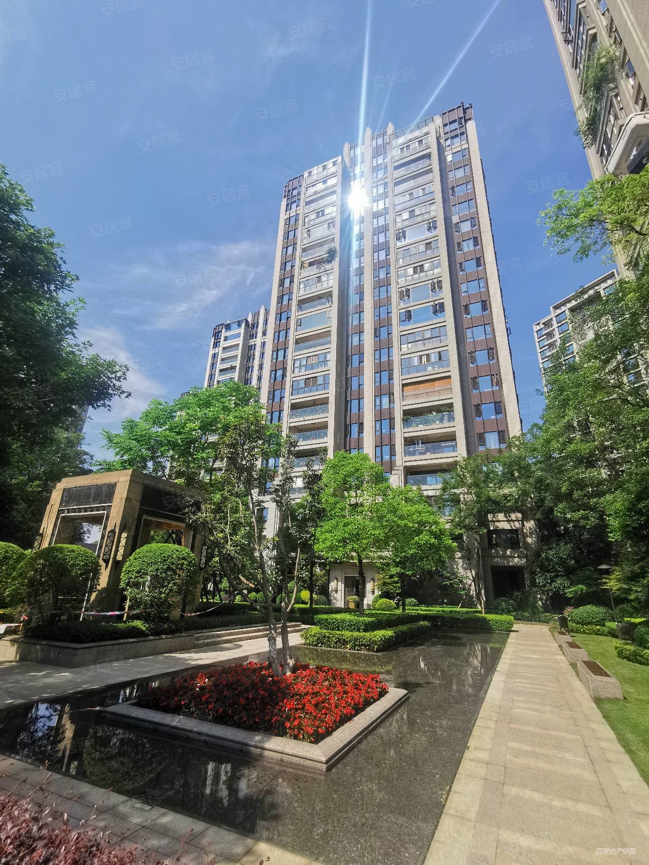 成都房产网>成都二手房>高新区二手房>大源二手房>中国铁建西派澜岸>